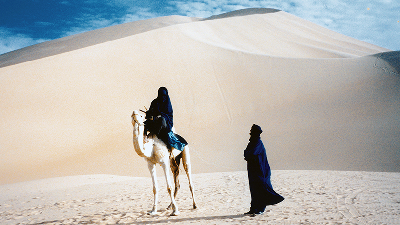 sicaklarda-koyu-renkli-giysiler-giyilir-mi