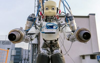 dunyanin-ilk-ucan-insansi-robotu