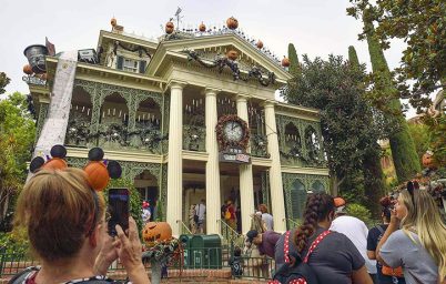 disneylandda-kalp-krizi-gecirerek-hayatini-kaybetti