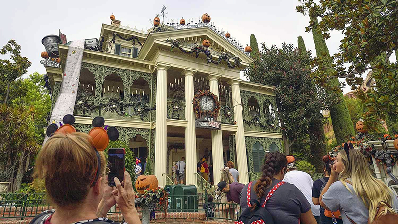 disneylandda-kalp-krizi-gecirerek-hayatini-kaybetti