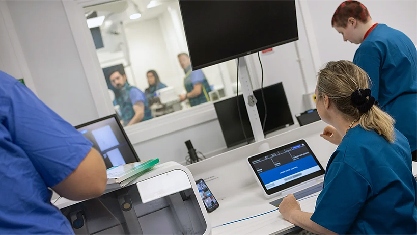 uzaktan-robotik-inme-ameliyati-yaptilar